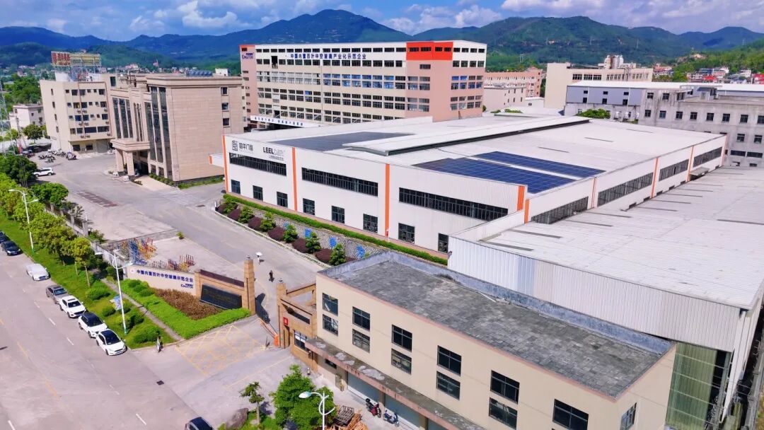 Guohua Doors & Windows e Penghao Glass uniscono le forze per creare un nuovo capitolo nel settore delle porte e finestre di fascia alta